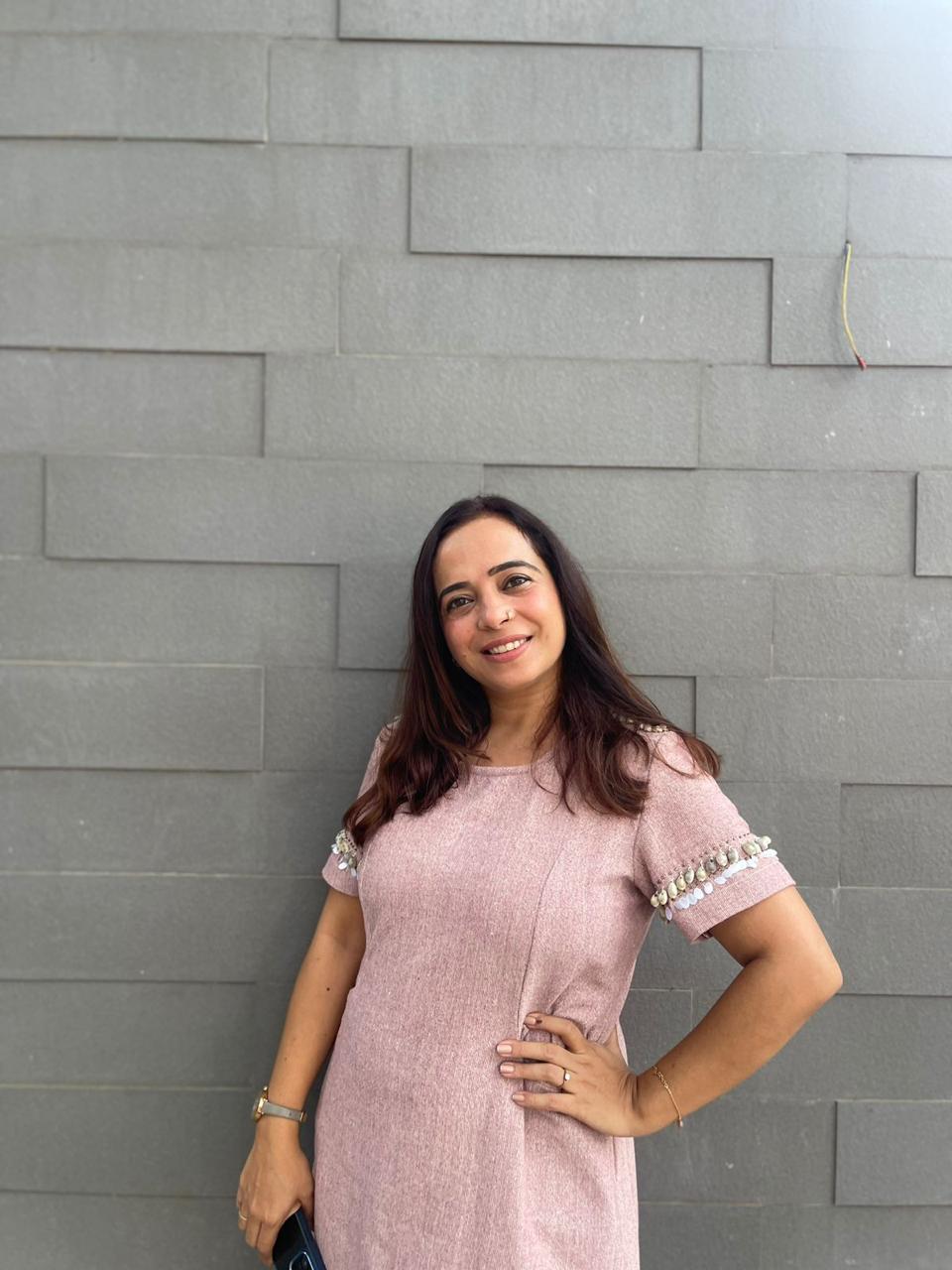 Mauve linen dress with shells